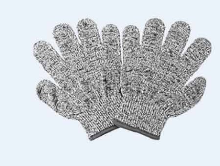 A pair of grey knitted gloves